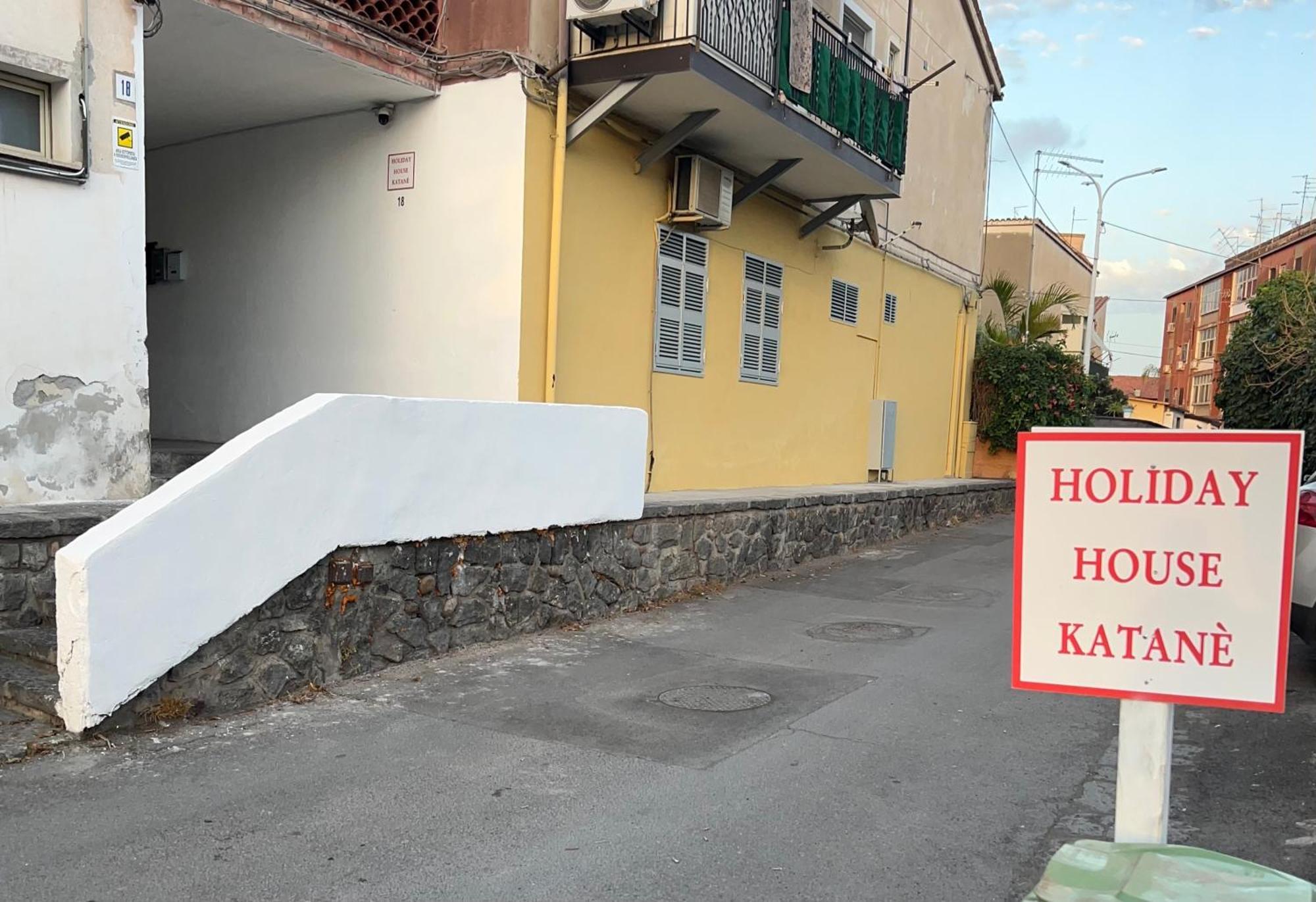 Holiday House Katane Catania Bagian luar foto